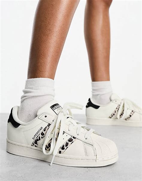 adidas Originals – Superstar – Sneaker in Wollweiß 